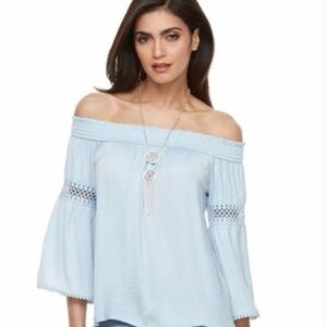*HOST PICK* Romantic off the shoulder Jennifer Lopez shirt